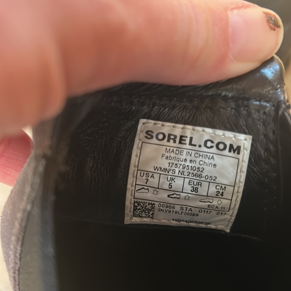 Sorel grey boots - Picture 2 of 3
